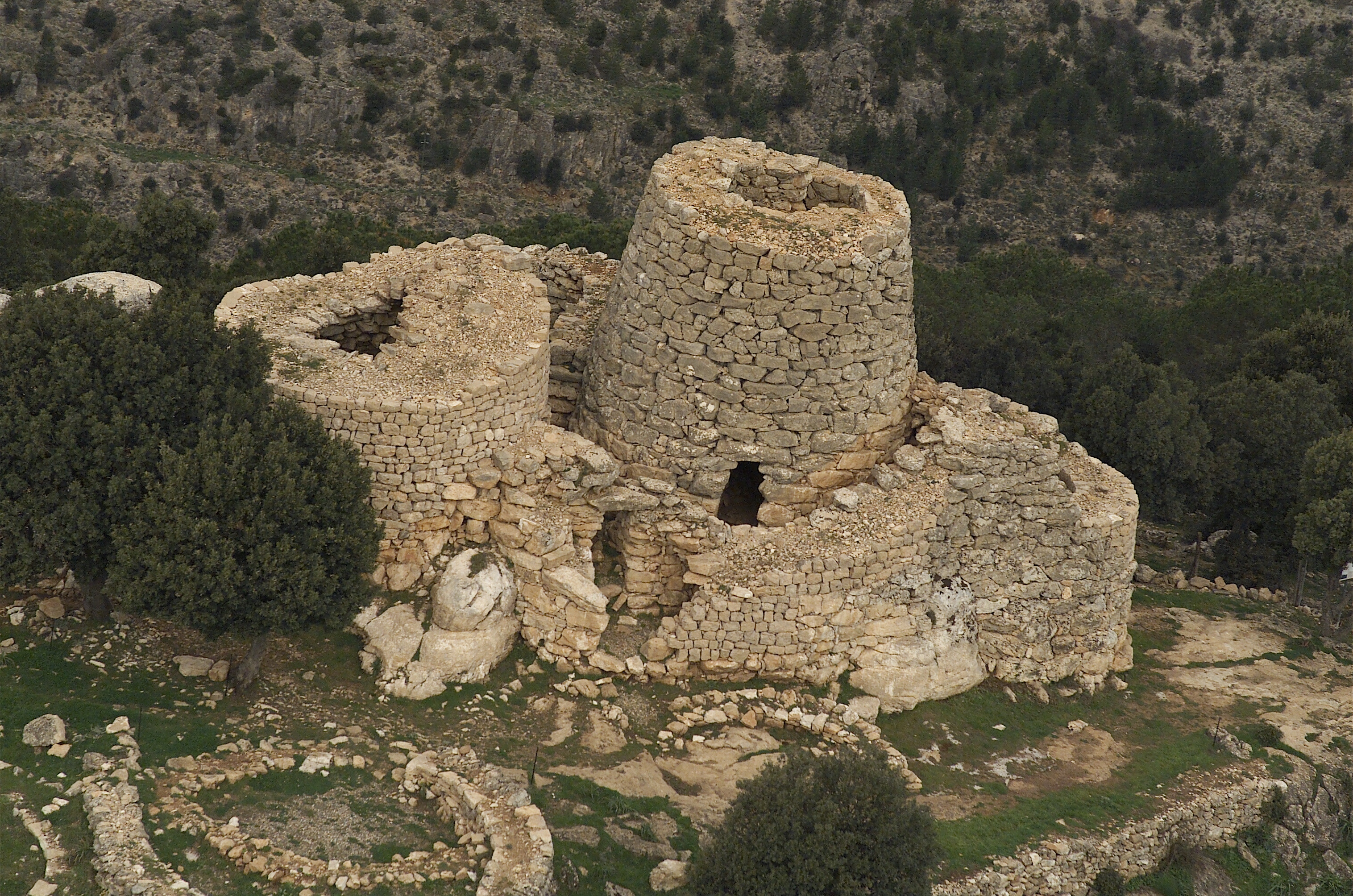 Visualizza il contenuto: Nuraghe Serbissi - Il complesso archeologico di Osini