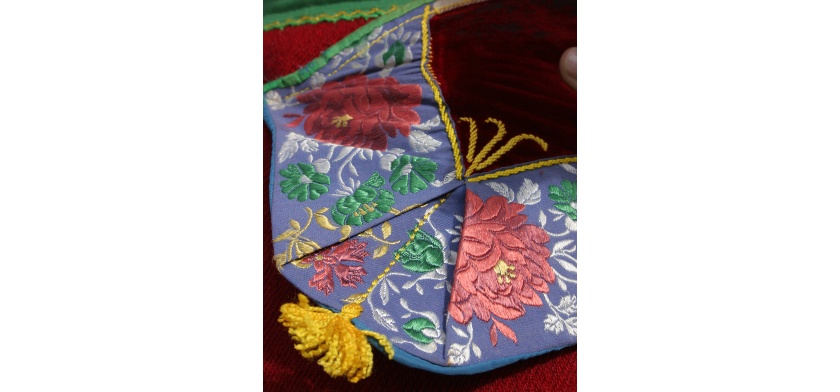 Aritzo, dettaglio costume (Foto Archivio Aspen - M.C. Folchetti)