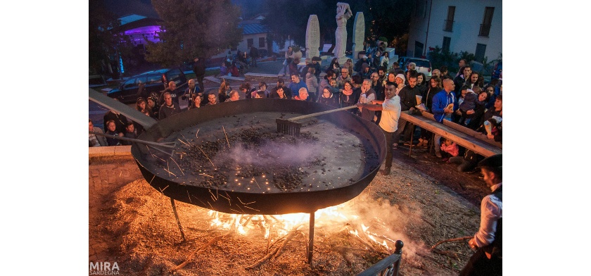 Belvì, preparazione castagne (Archivio Aspen - Mira Sardegna)