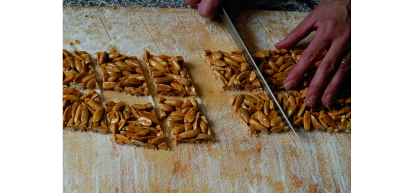 Mamoiada, dolce tipico (Foto Archivio Aspen - R. Brotzu)