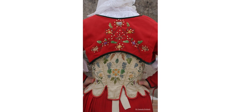 Costume di Macomer (foto Archivio Aspen, M.C. Folchetti)