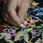 Oliena, costume tradizionale ricamato a mano (Foto archivio Aspen R.Brotzu)