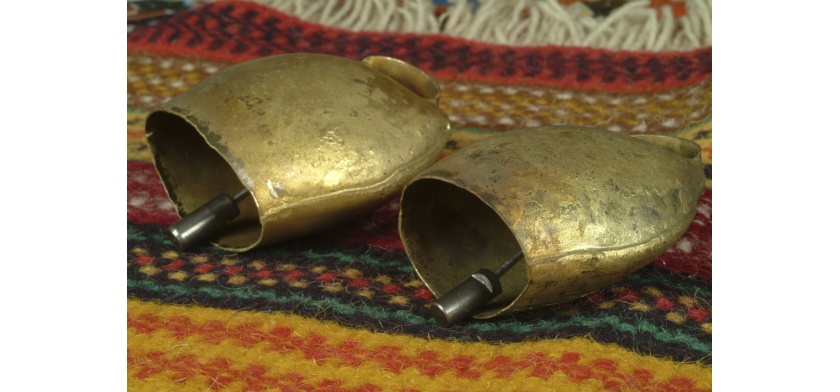 Tonara, campanacci (foto Archivio Aspen - R. Brotzu)