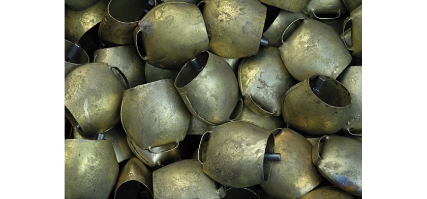 Tonara, campanacci (foto Archivio Aspen - R. Brotzu)