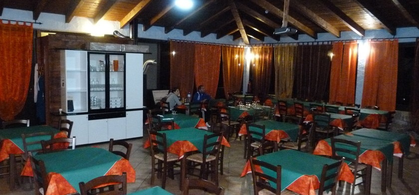 Austis, Bar Pizzeria "Sueddane"