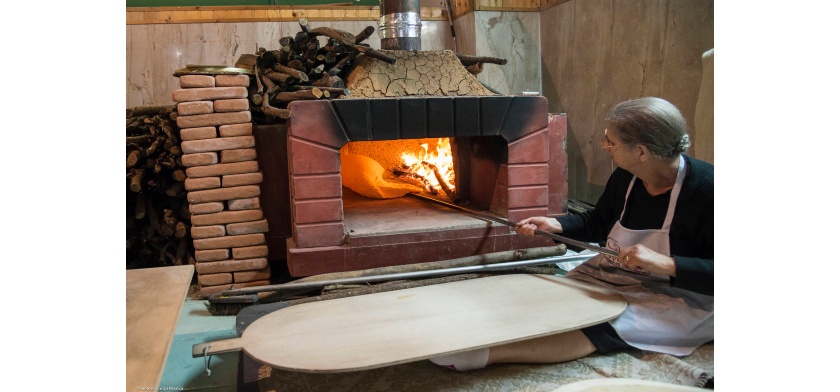 Ovodda, cottura del pane (Foto Archivio Aspen - Eikon Nuoro)